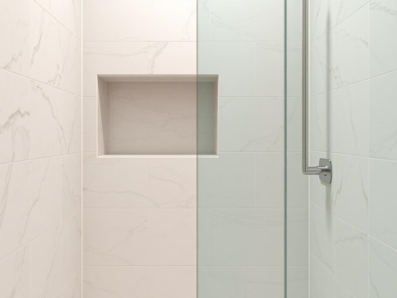 Douche carrelée en céramique avec niche encastrée